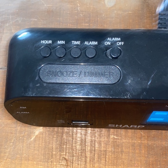 Alarm clock with plug-in - Picture 2 of 3